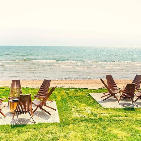 The Long Beach Resort - Beachfront Cottages & Townhouse Suites Wainfleet Bagian luar foto