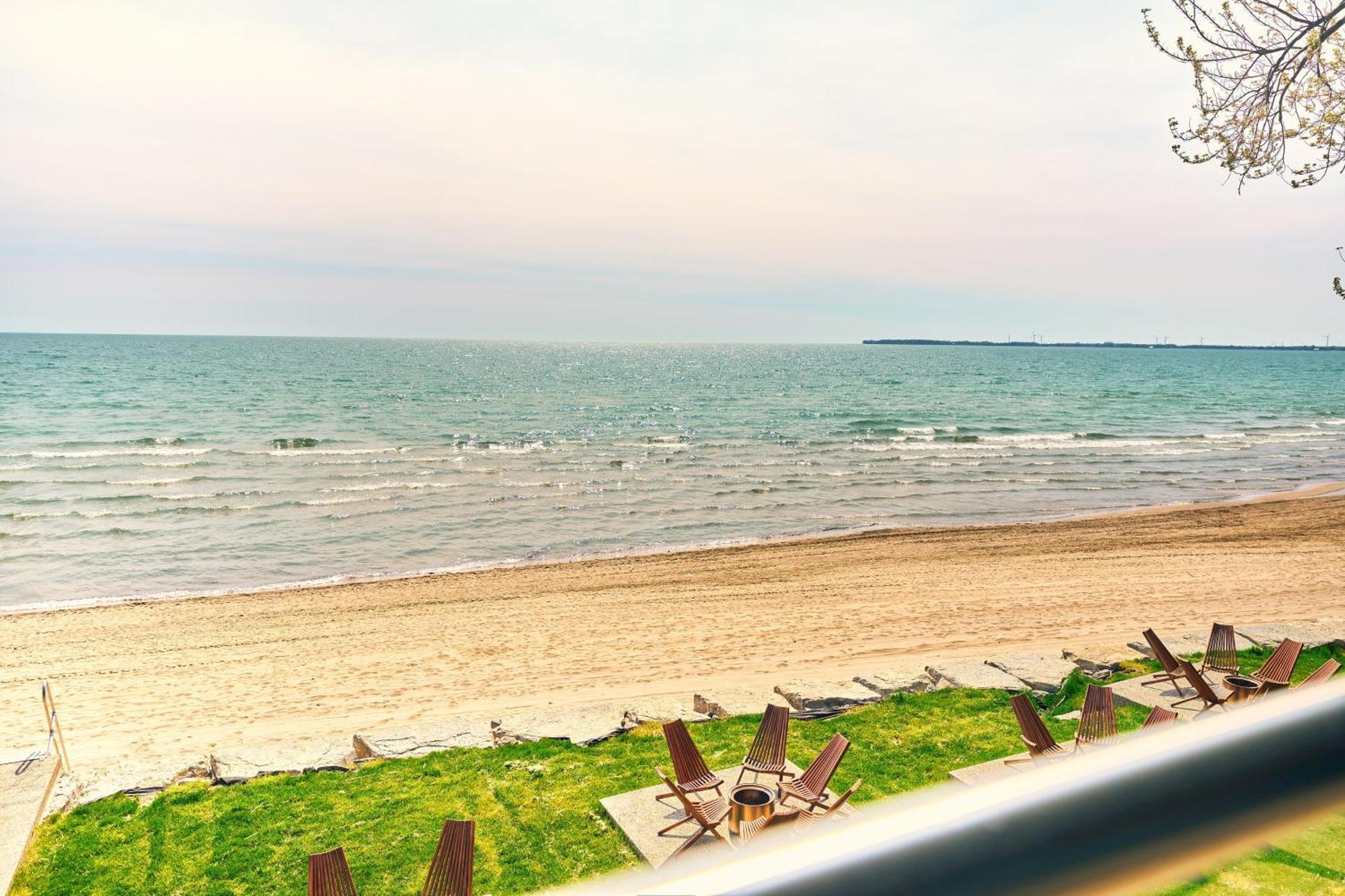 The Long Beach Resort - Beachfront Cottages & Townhouse Suites Wainfleet Bagian luar foto