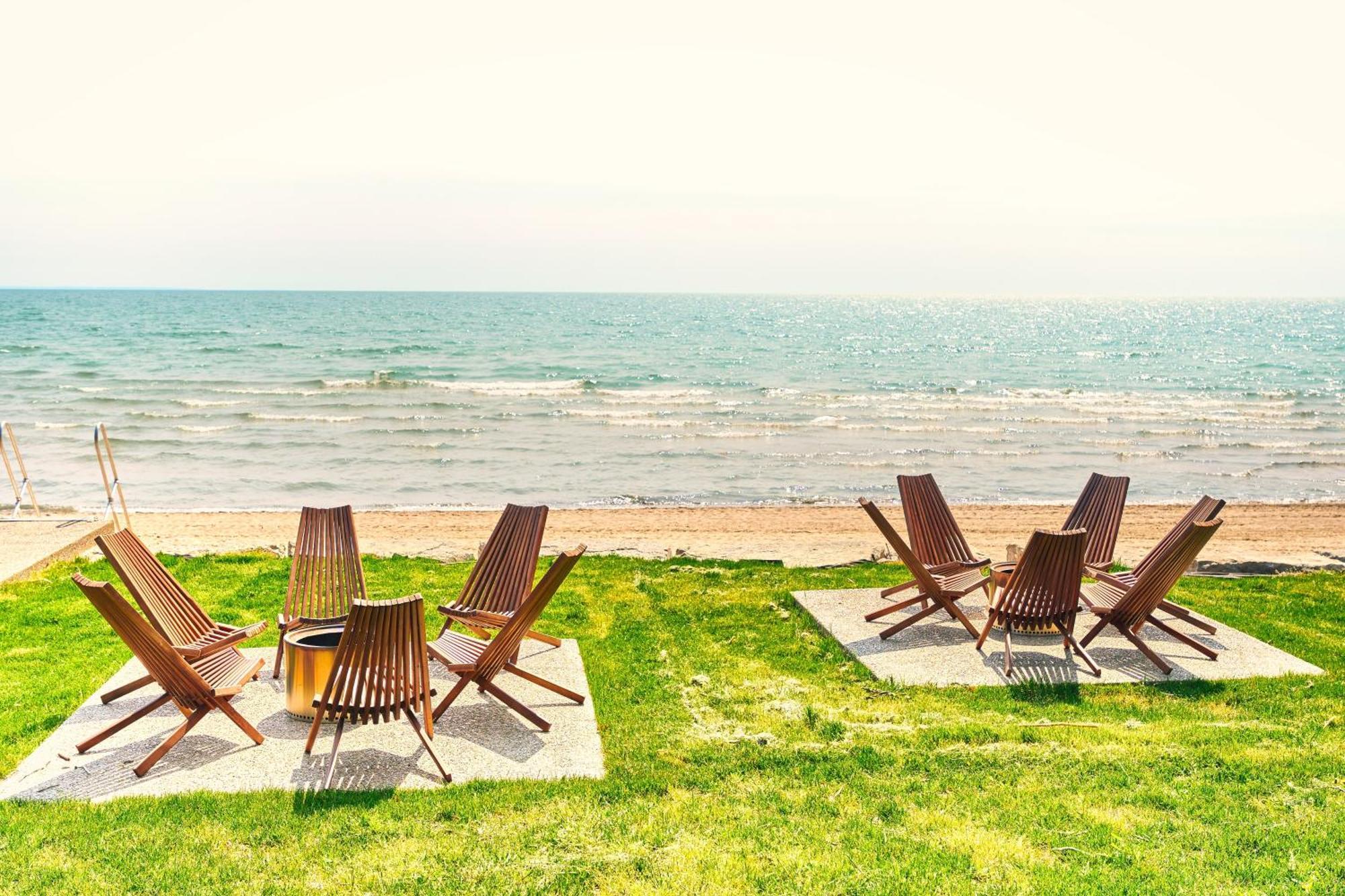 The Long Beach Resort - Beachfront Cottages & Townhouse Suites Wainfleet Bagian luar foto