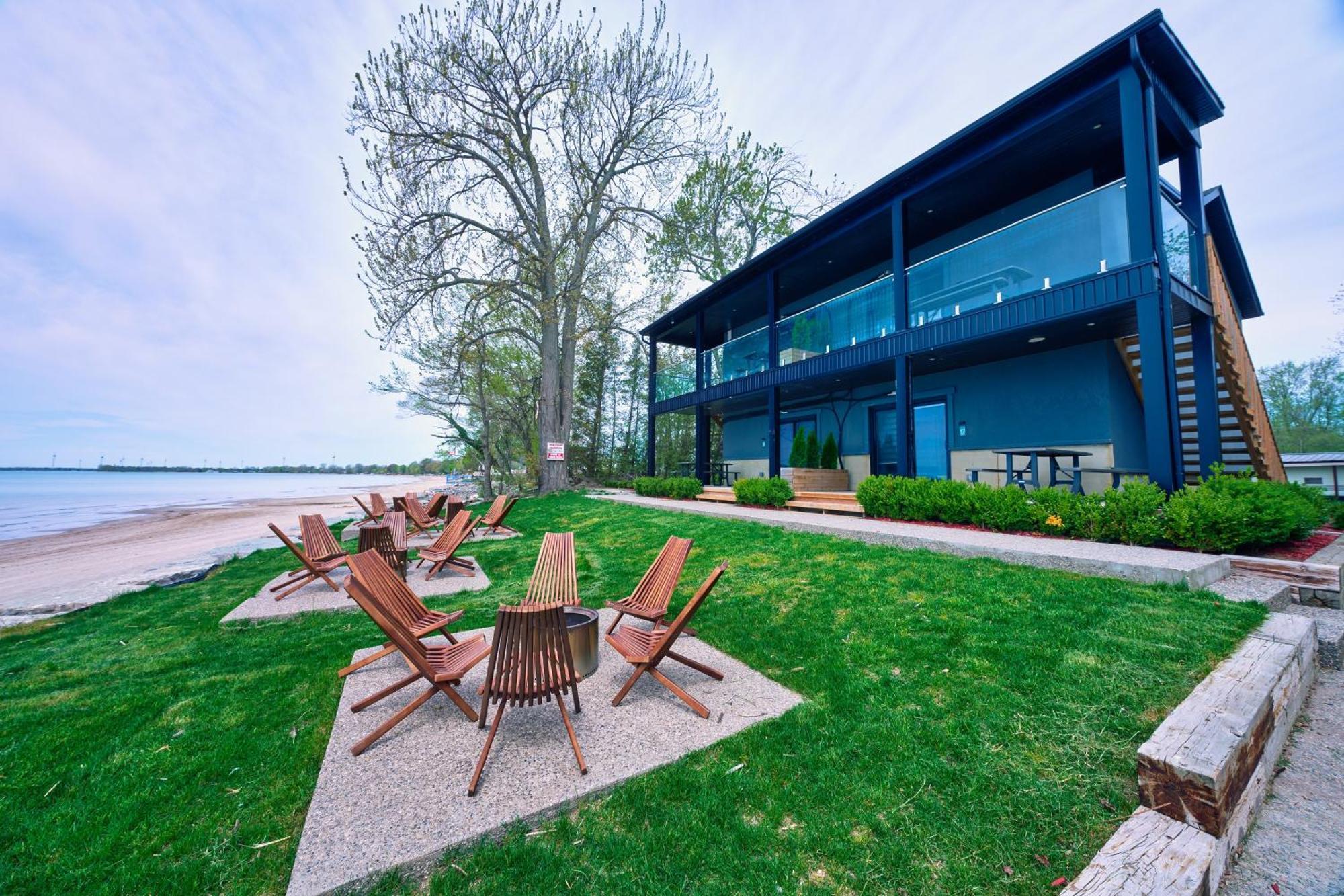 The Long Beach Resort - Beachfront Cottages & Townhouse Suites Wainfleet Bagian luar foto