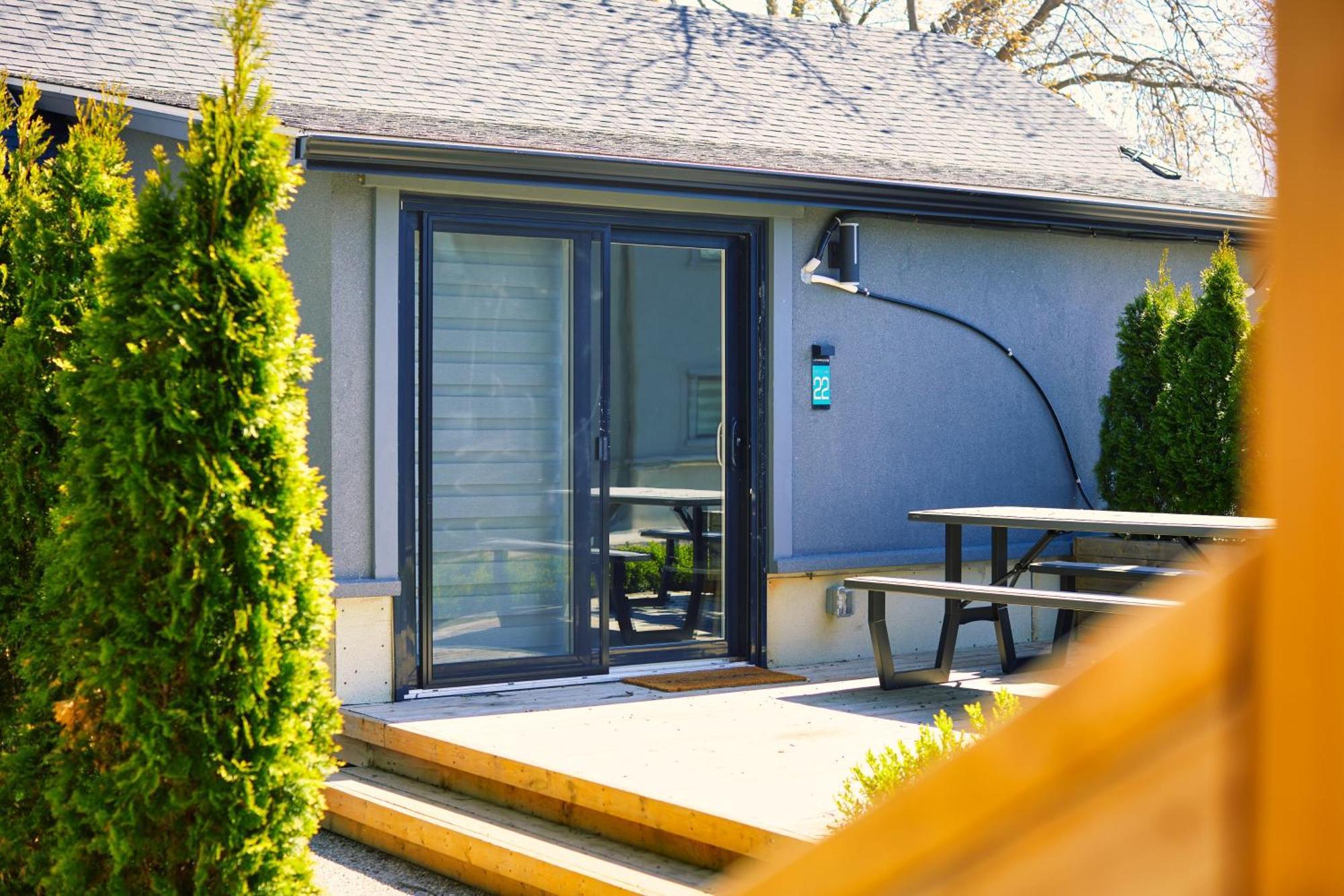 The Long Beach Resort - Beachfront Cottages & Townhouse Suites Wainfleet Bagian luar foto