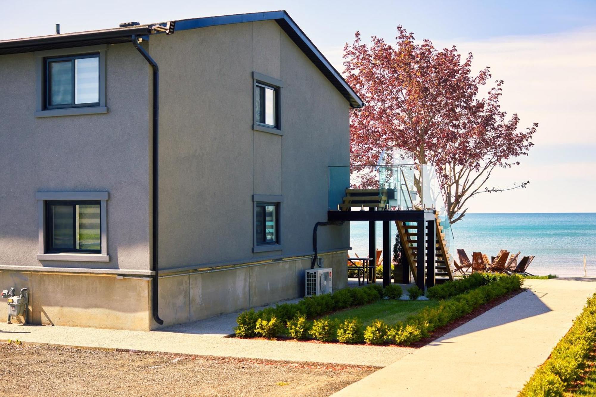 The Long Beach Resort - Beachfront Cottages & Townhouse Suites Wainfleet Bagian luar foto
