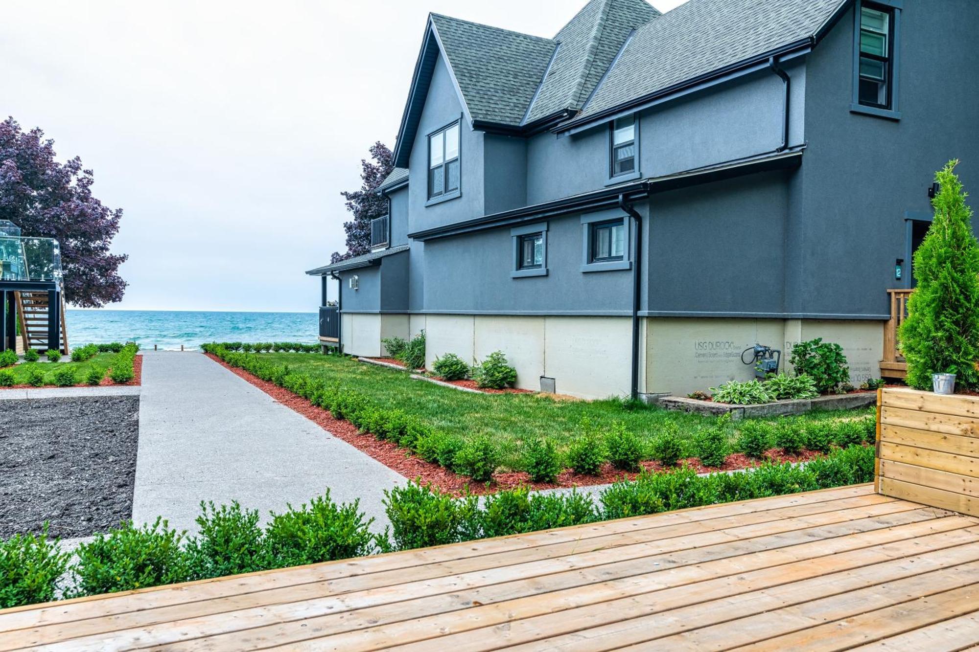 The Long Beach Resort - Beachfront Cottages & Townhouse Suites Wainfleet Bagian luar foto