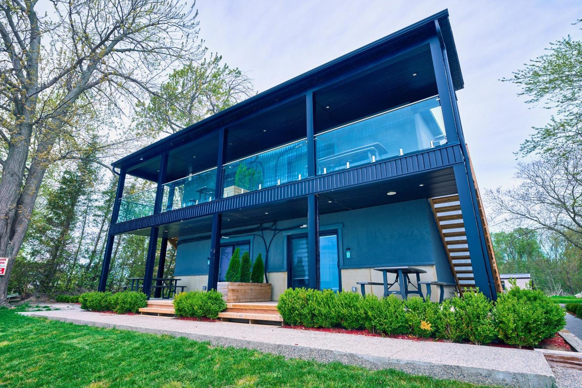 The Long Beach Resort - Beachfront Cottages & Townhouse Suites Wainfleet Bagian luar foto