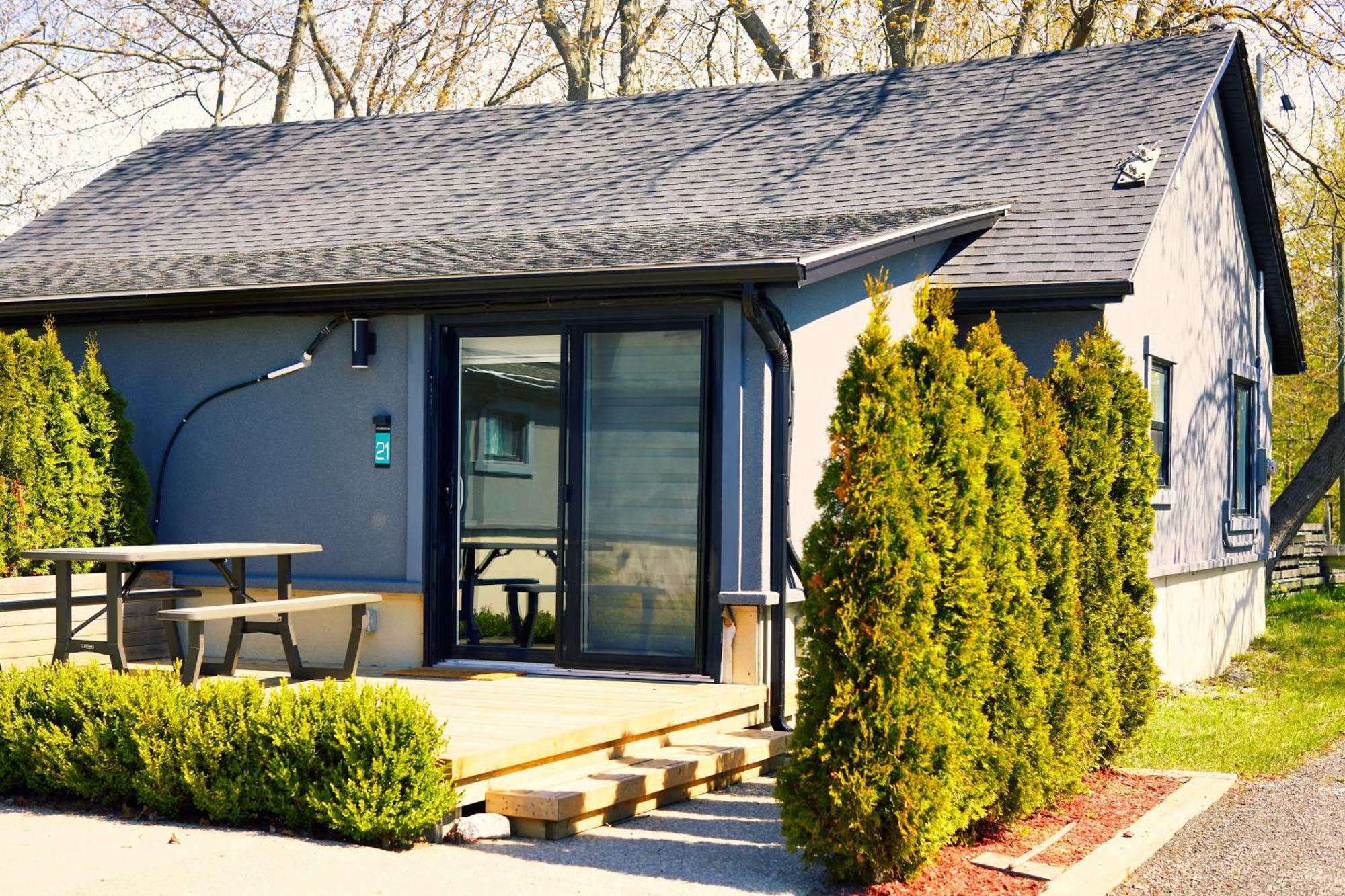 The Long Beach Resort - Beachfront Cottages & Townhouse Suites Wainfleet Bagian luar foto