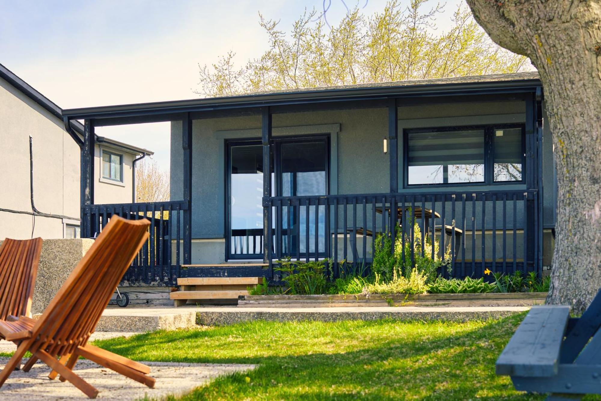 The Long Beach Resort - Beachfront Cottages & Townhouse Suites Wainfleet Bagian luar foto