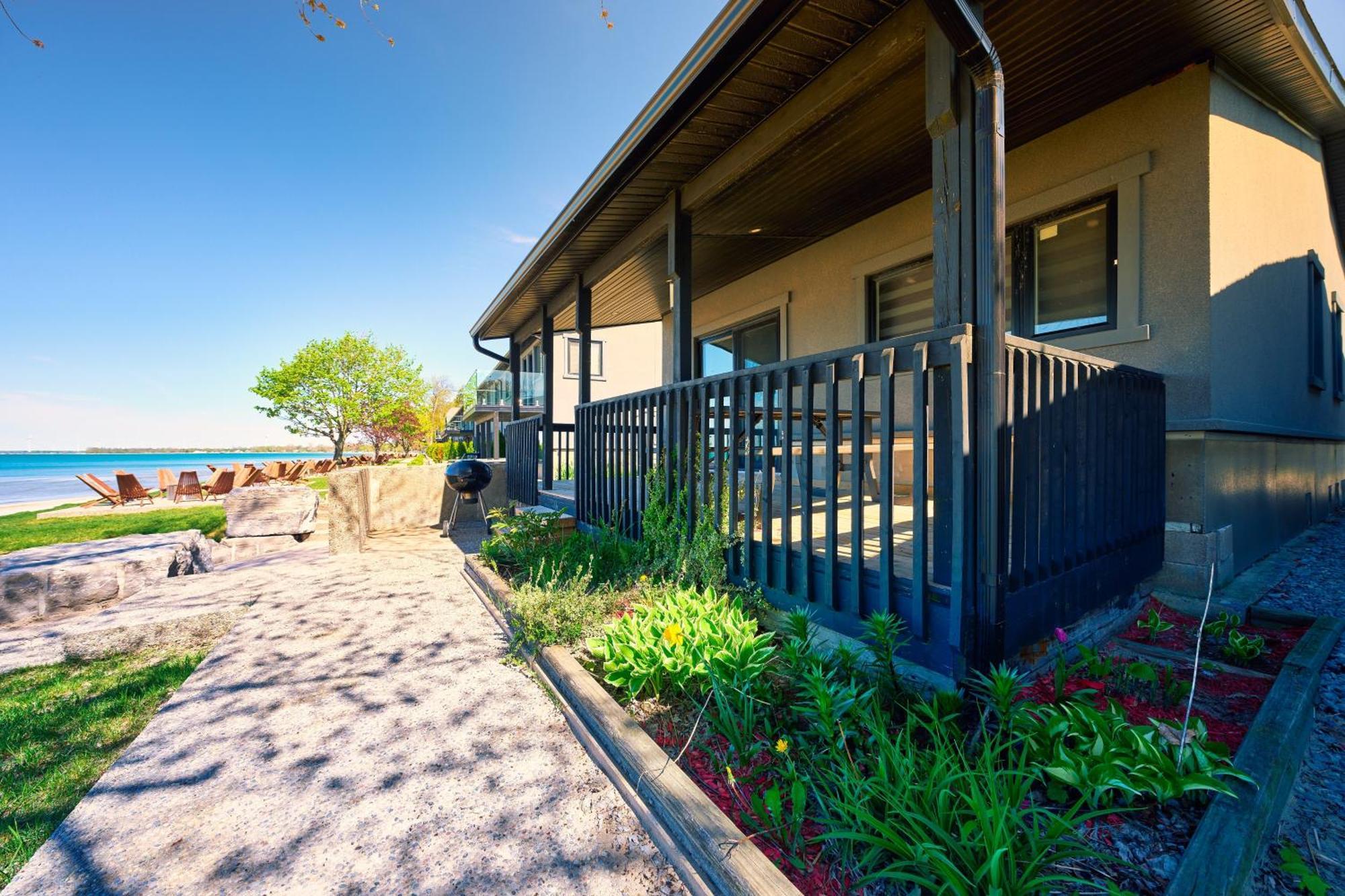 The Long Beach Resort - Beachfront Cottages & Townhouse Suites Wainfleet Bagian luar foto