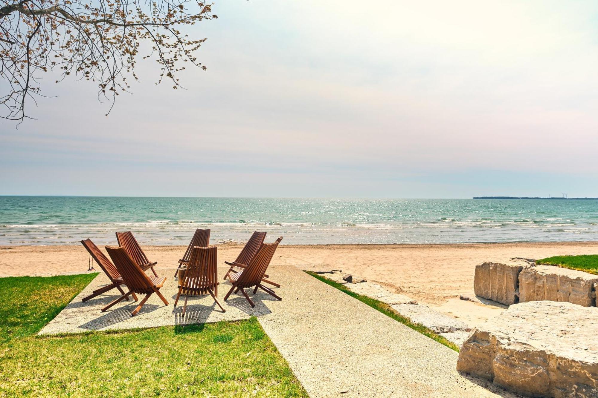 The Long Beach Resort - Beachfront Cottages & Townhouse Suites Wainfleet Bagian luar foto