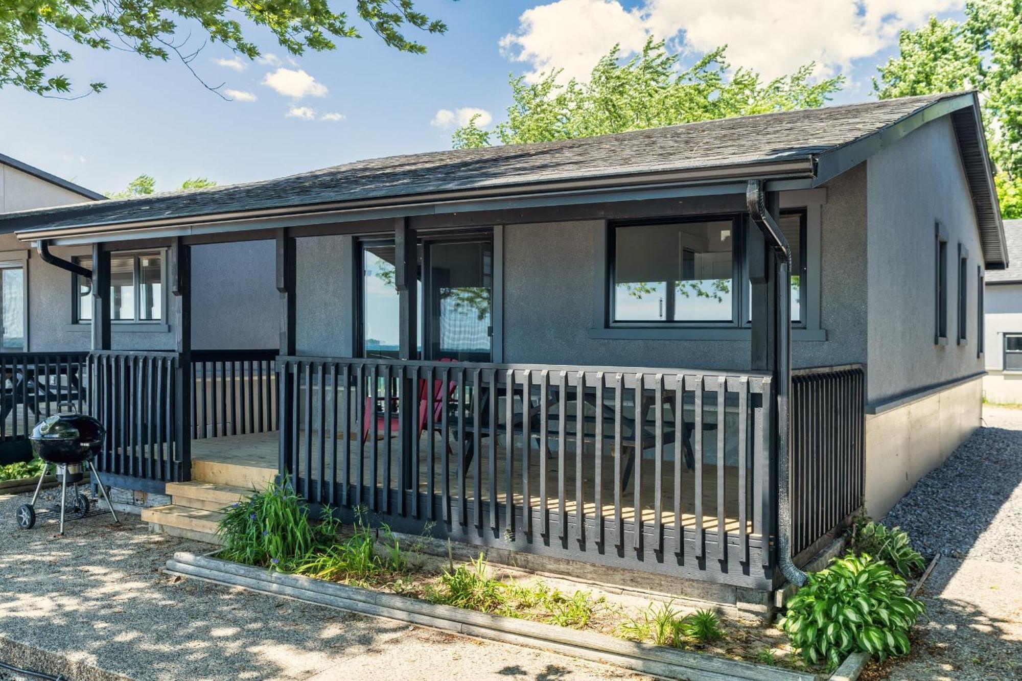 The Long Beach Resort - Beachfront Cottages & Townhouse Suites Wainfleet Bagian luar foto