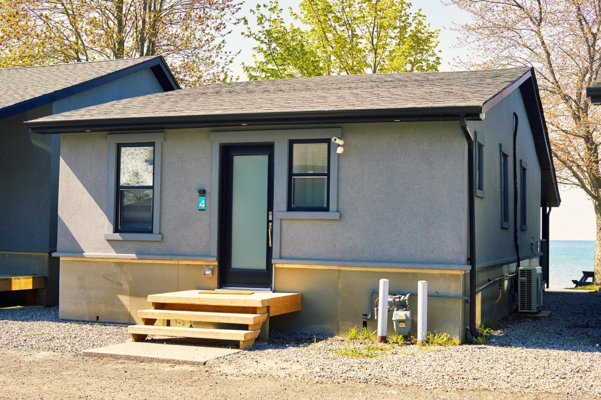 The Long Beach Resort - Beachfront Cottages & Townhouse Suites Wainfleet Bagian luar foto