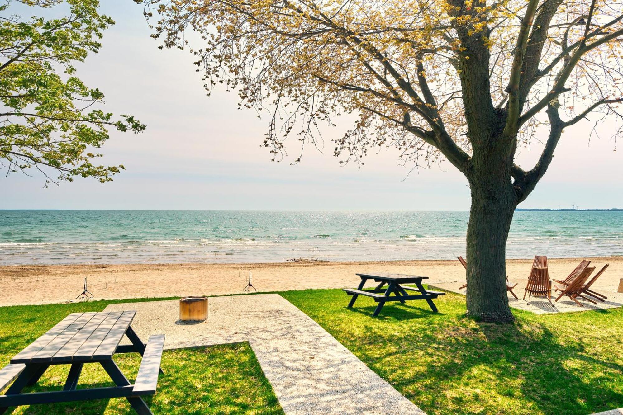 The Long Beach Resort - Beachfront Cottages & Townhouse Suites Wainfleet Bagian luar foto