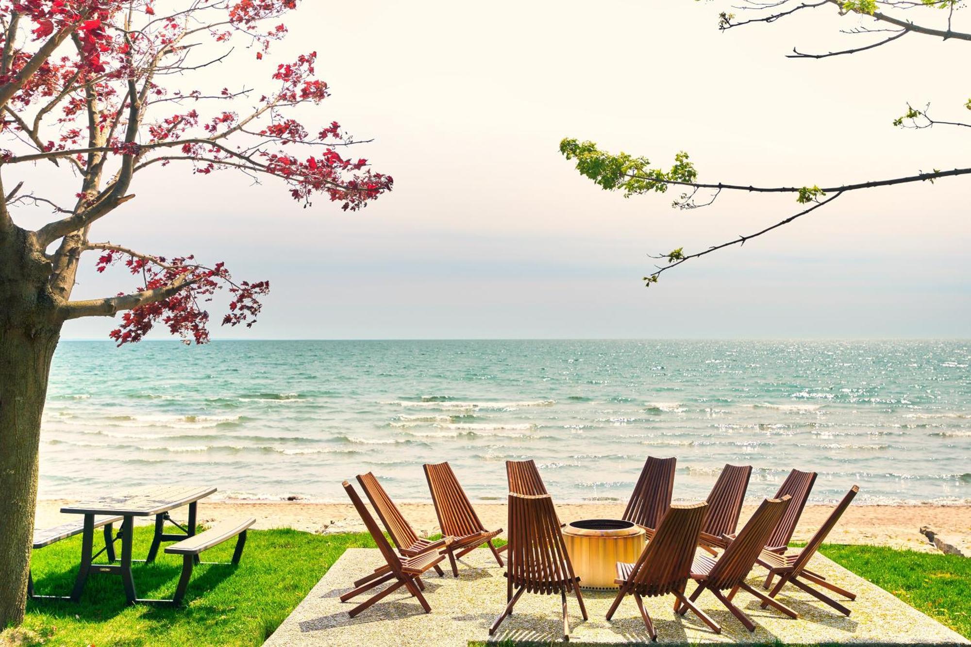 The Long Beach Resort - Beachfront Cottages & Townhouse Suites Wainfleet Bagian luar foto