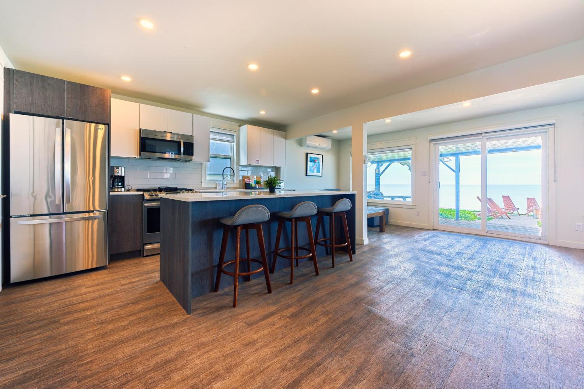 The Long Beach Resort - Beachfront Cottages & Townhouse Suites Wainfleet Bagian luar foto