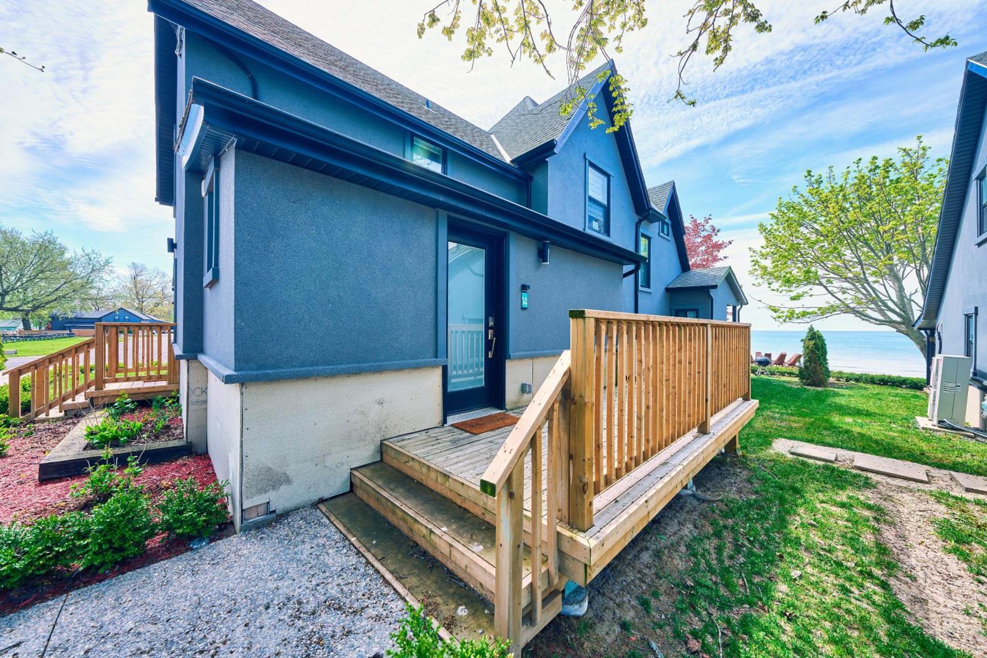 The Long Beach Resort - Beachfront Cottages & Townhouse Suites Wainfleet Bagian luar foto