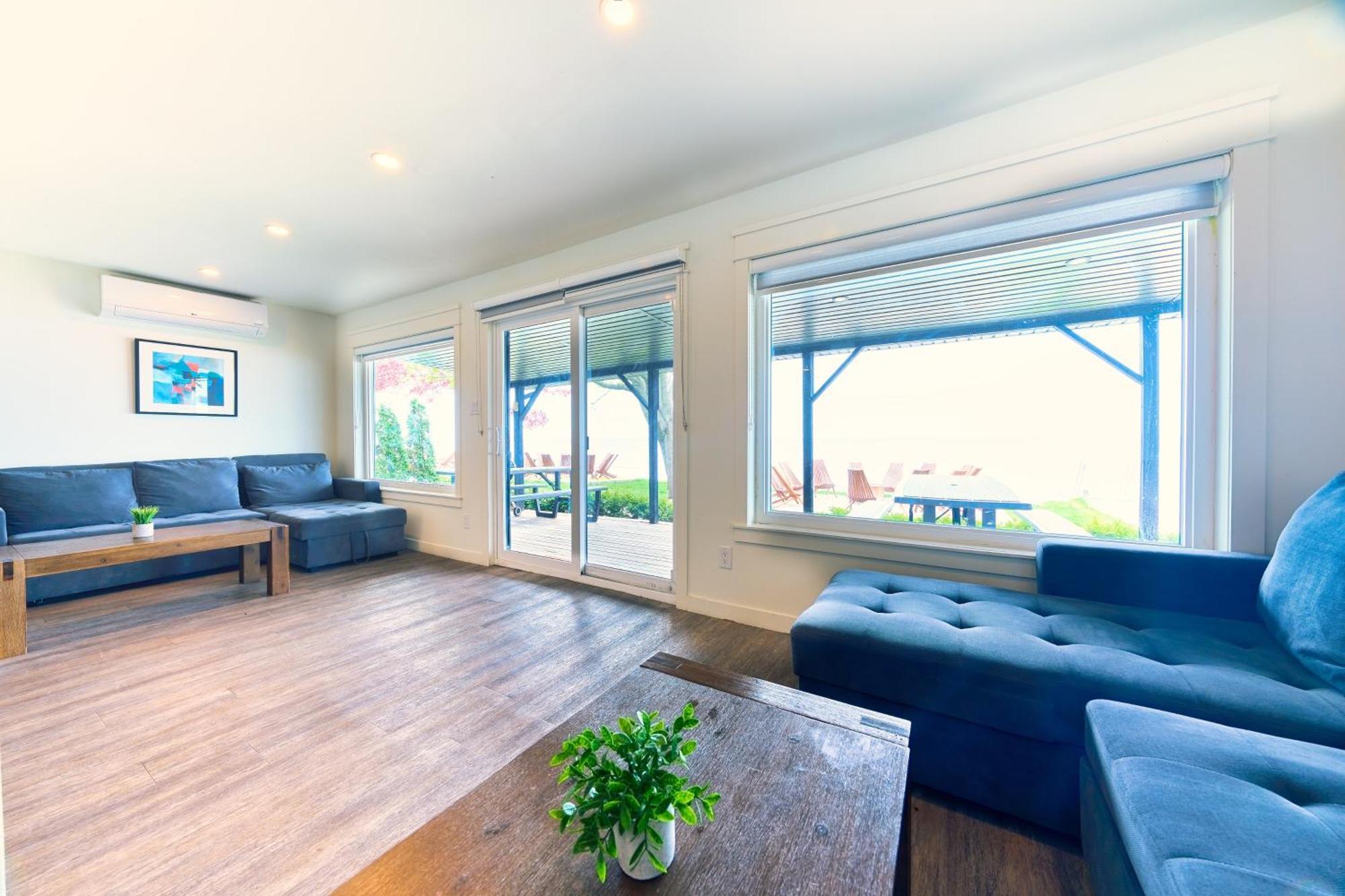 The Long Beach Resort - Beachfront Cottages & Townhouse Suites Wainfleet Bagian luar foto