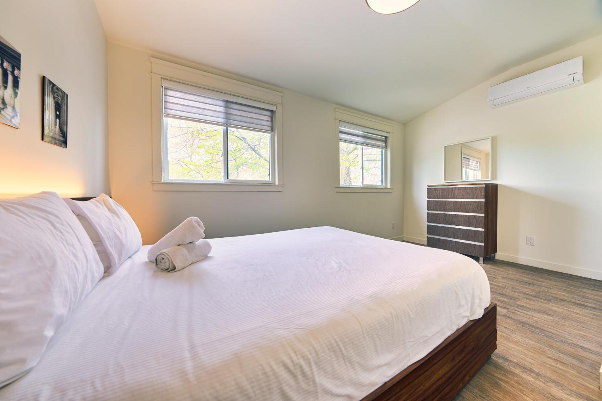 The Long Beach Resort - Beachfront Cottages & Townhouse Suites Wainfleet Bagian luar foto