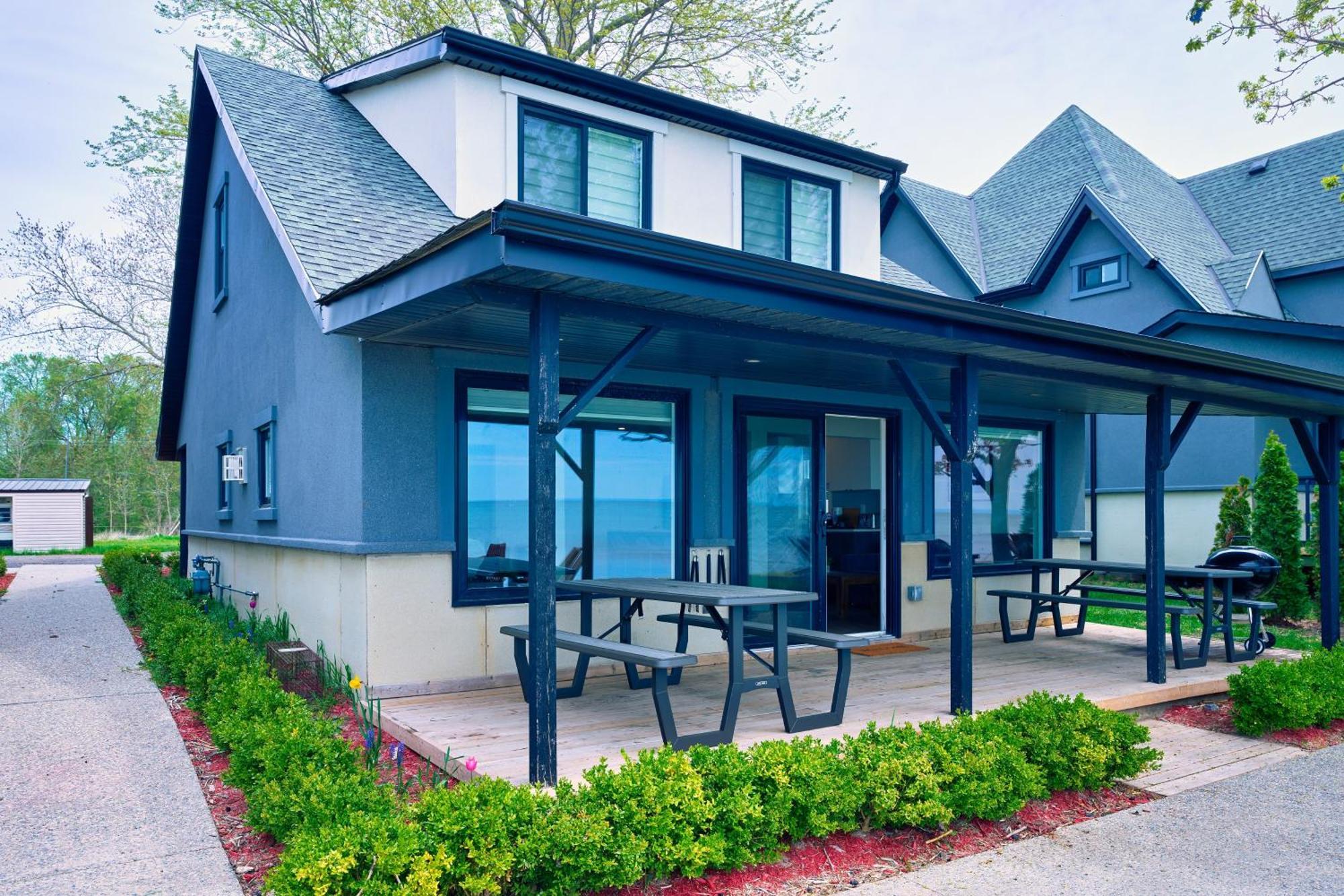 The Long Beach Resort - Beachfront Cottages & Townhouse Suites Wainfleet Bagian luar foto