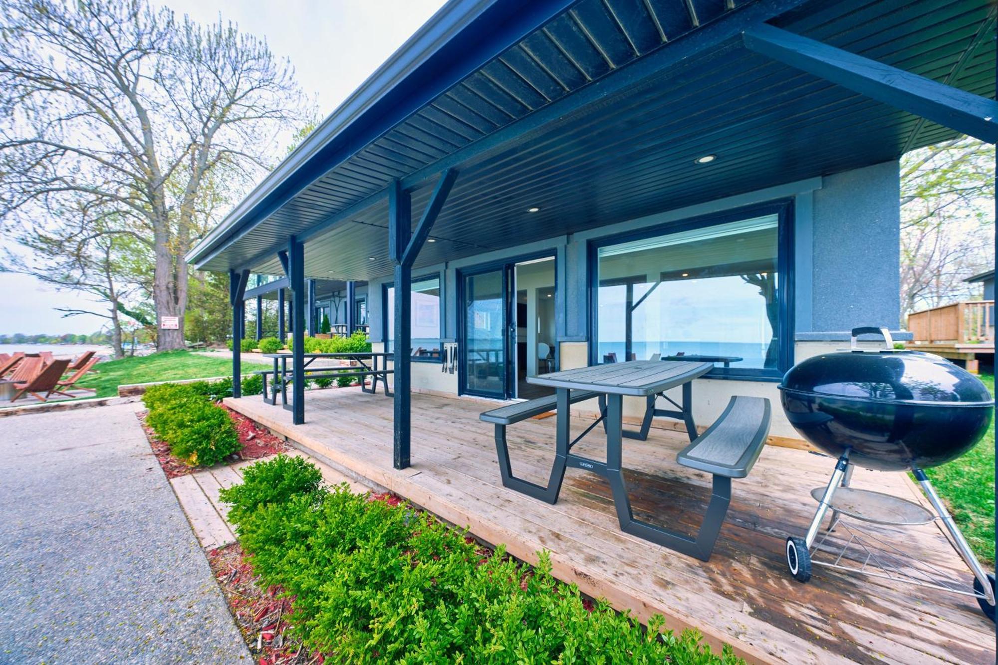 The Long Beach Resort - Beachfront Cottages & Townhouse Suites Wainfleet Bagian luar foto